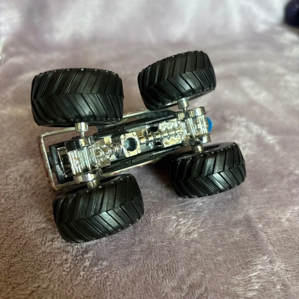 Hot Wheels Monster Jam Zombie Monster Truck 1:64 Scale Die-Cast Toy Vehicle